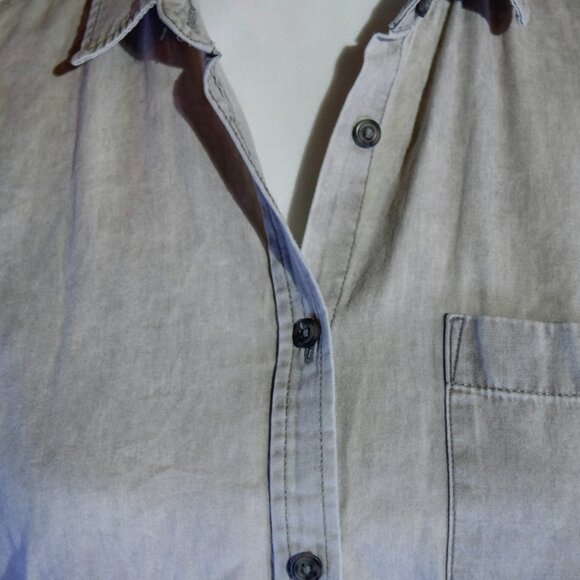 American Eagle Women's Small Light Wash Denim Button Down Shirt - Picture 3 of 5